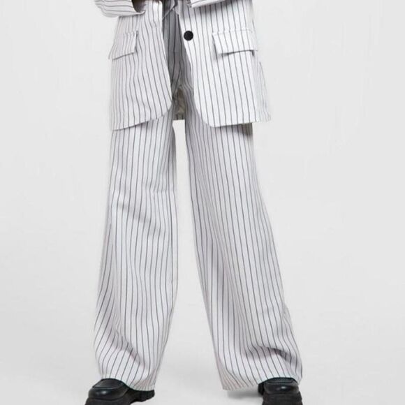 NWT Boohoo Slouchy Pinstripe Tailored Trousers light grey 12 - Picture 1 of 4